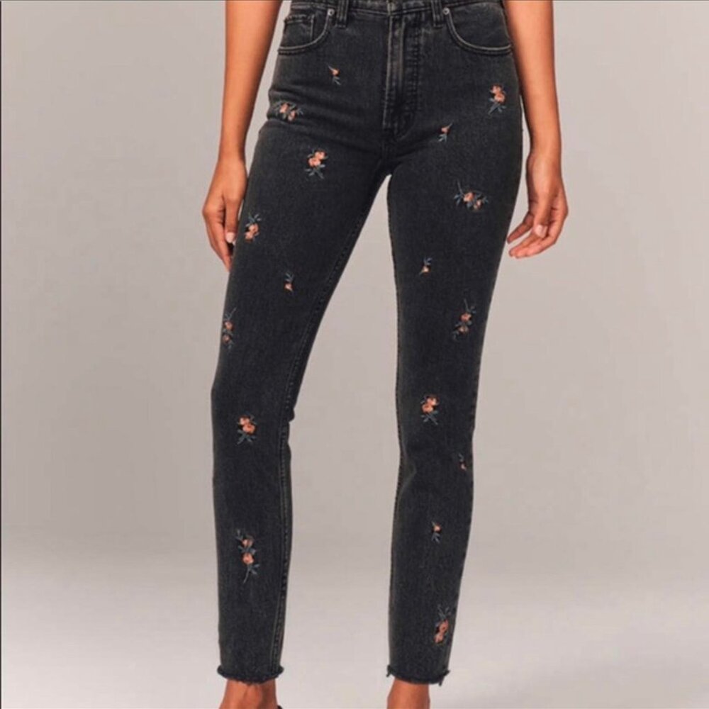 *NWOT* Size 27 Abercrombie & Fitch Black Denim Jeans | Rose Embroidered Jeans